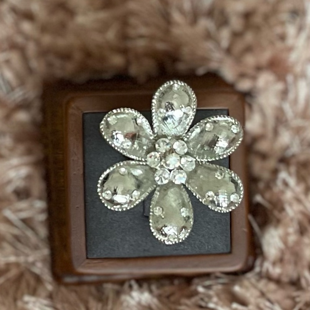 Big Beautiful Unique Pattern Cocktail Flower Ring… - image 1